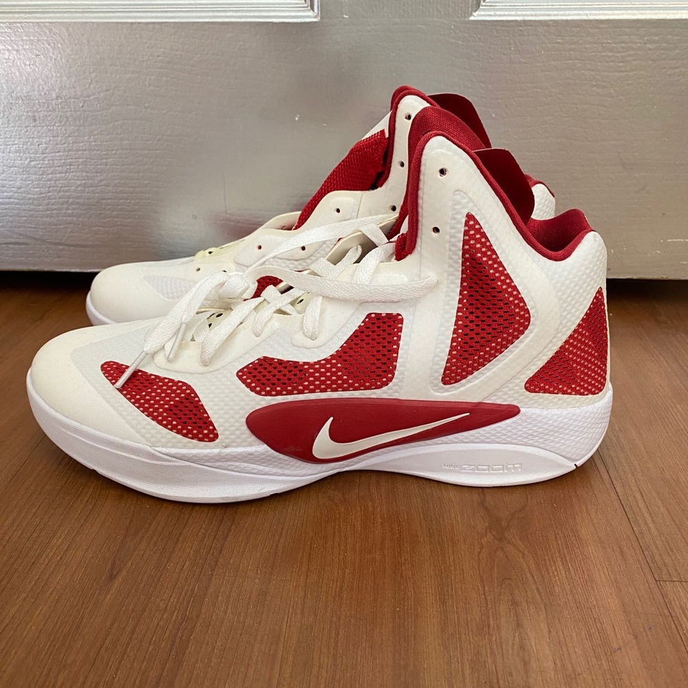 Nike men’s basketball shoes -Hyperfuse